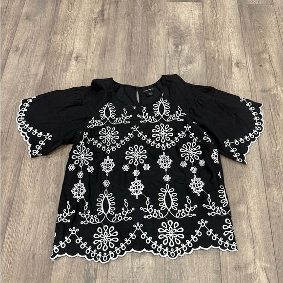 Liz Claiborne Black and White Embroidered Women's Top Size Medium Bell Sleeve - Picture 6 of 7